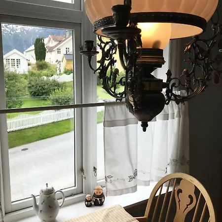 Holmen * بليستران