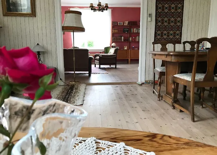 Holmen Villa *
