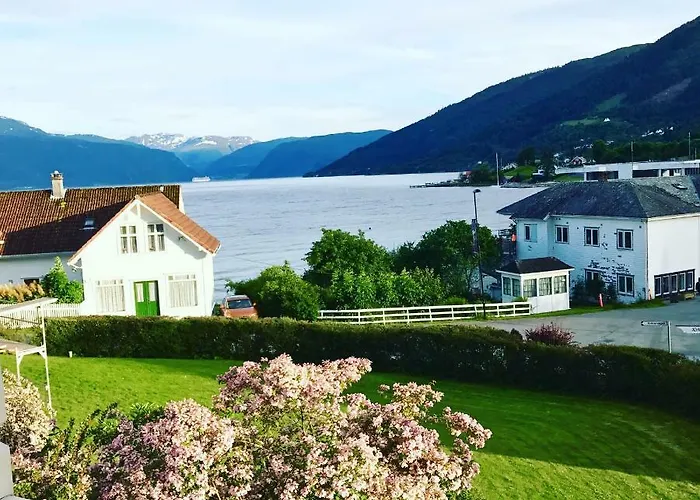 Holmen * Balestrand
